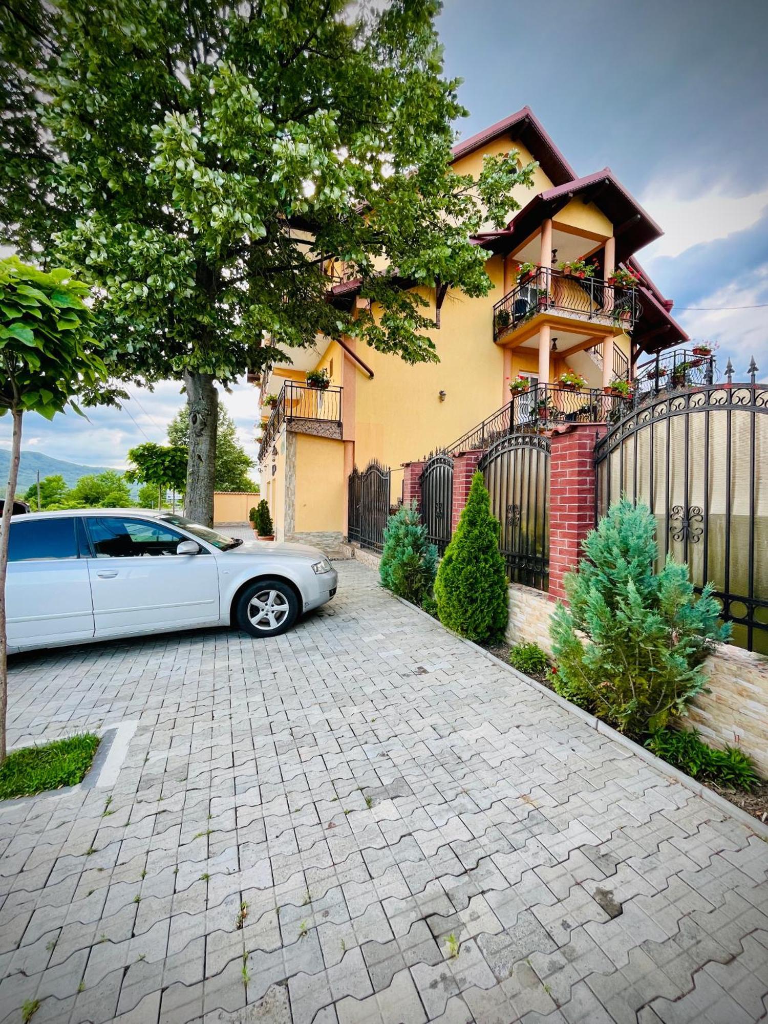 La Mateo Calimanesti Exterior foto